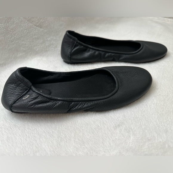 Women’s Minnetonka Anna 11 (Black Flats) - Picture 2 of 6